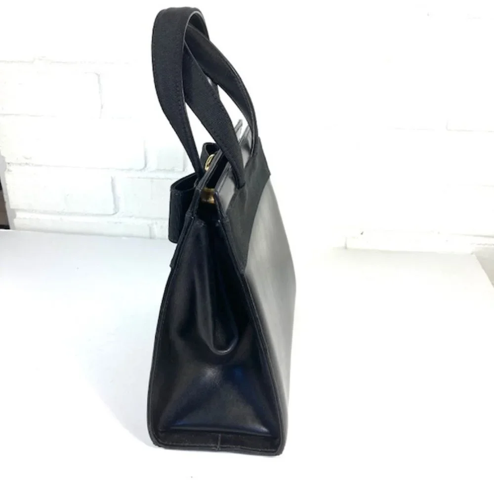 Vintage 1970s/80s Salvatore Ferragamo bow bag made of glove hand top leather - Picture 5 of 10